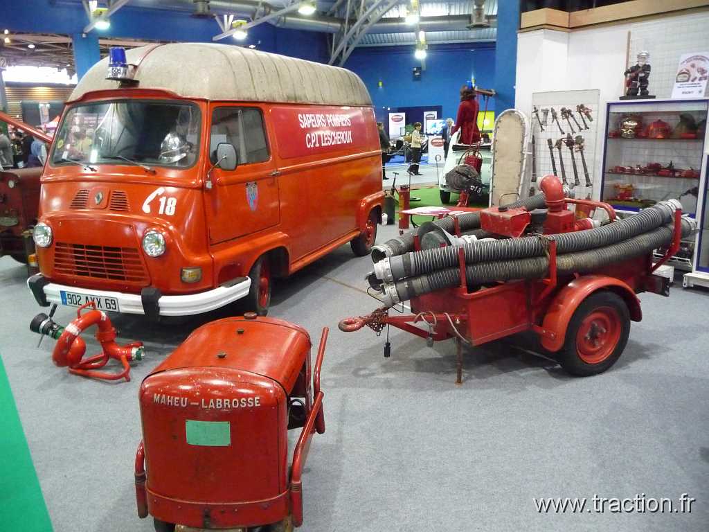 2011_epoquauto (12).jpg - 05/11/2011 - 69000 LYON - EPOQU'AUTO - 33ème Salon International Autos & Motos Anciennes - Sapeurs pompiers - C.P.I. Lescheroux - RENAULT  " Estafette "